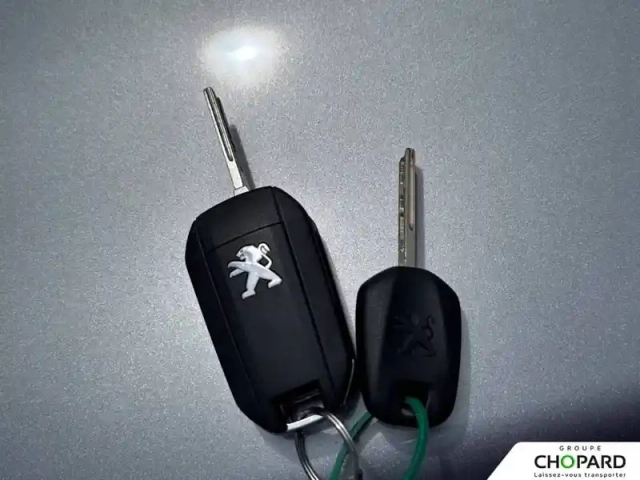Peugeot 208 puretech 75 s&amp;s bvm5 — photo 21