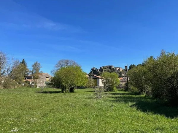 Terrain 676 m²