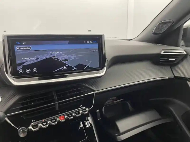 Peugeot 2008 hybrid 145 e-dcs6 — photo 28