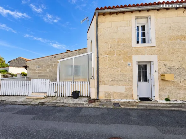 Maison de bourg rénovée aux portes de Saintes ✨️
