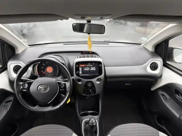 Toyota Aygo 1.0 vvt-i x-play 72 ch — photo 11