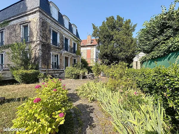 Maison 8 pièces 230 m²
