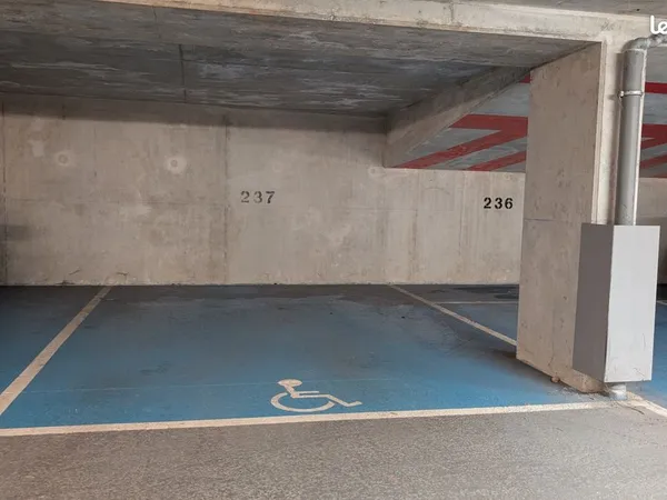 Place de parking extra-large