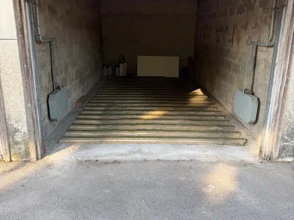 Garage à Louer