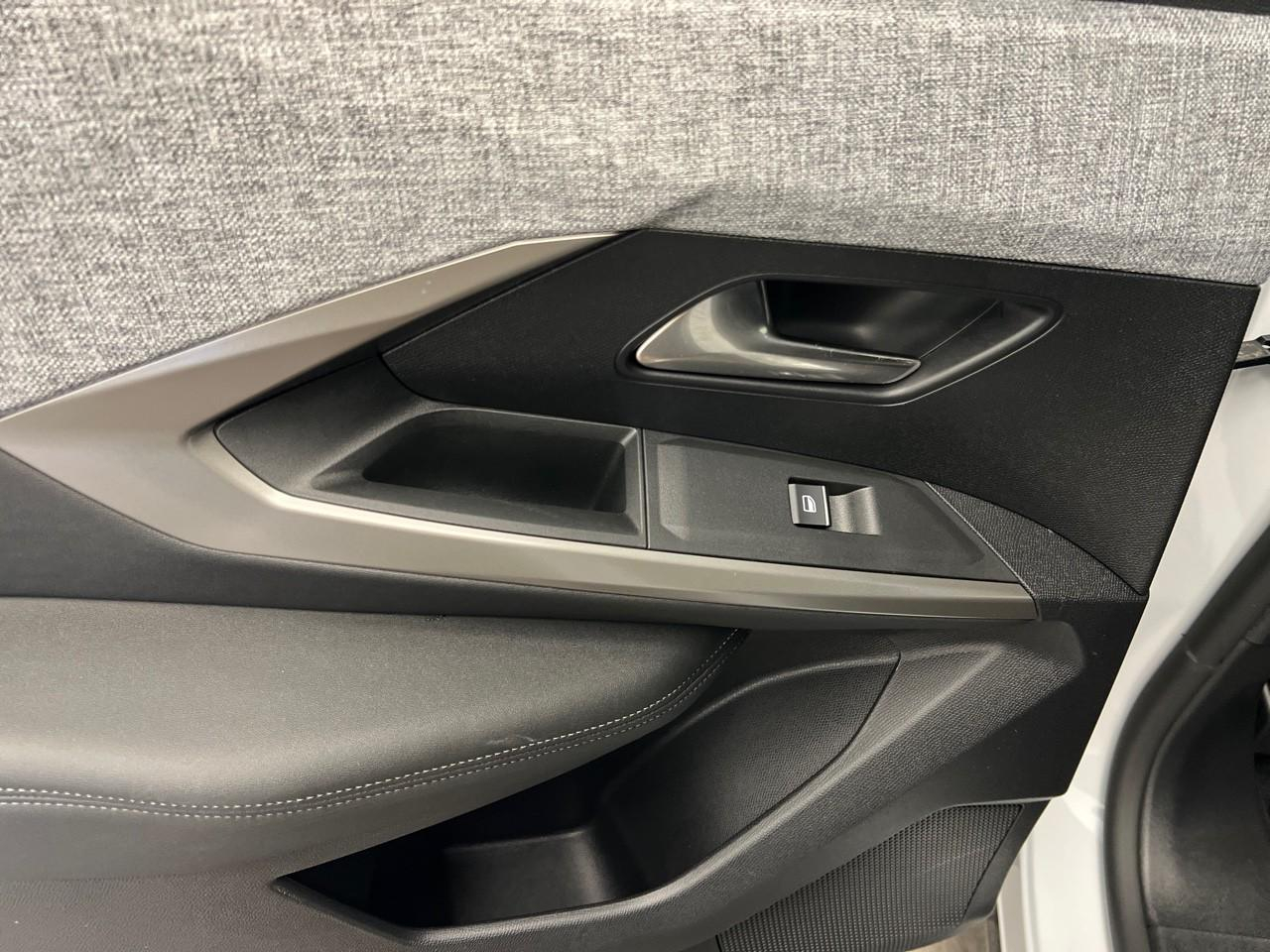 Peugeot 3008 hybrid 145 e-dcs6 gt — photo 16
