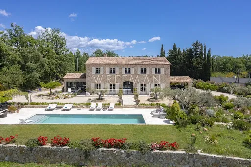 Propriété 8 pièces 328 m²