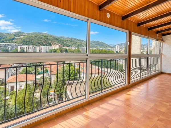 LA TRINITÉ – DERNIER ÉTAGE | 5 PIÈCES DE 128 M² – 4 CHAMBRES, 3 TERRASSES ET JARDIN PRIVATIF