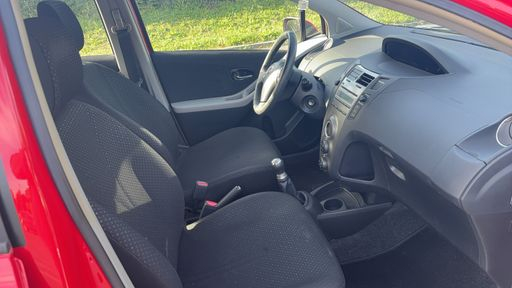 Toyota Yaris 1.0 VVT-i 69 - Confort Pack – 2011 – 83603 km – Essence – Boîte Manuelle — photo 10