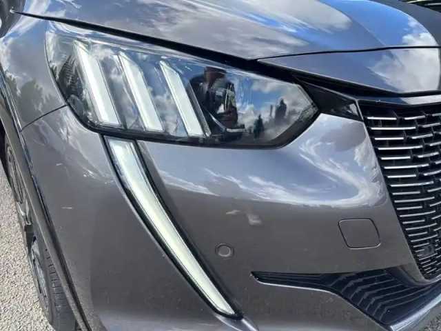 Peugeot 208 puretech 100 s&amp;s eat8 — photo 16
