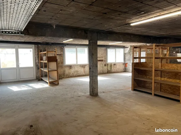 Local de stockage / entrepôt 115m² GOND PONTOUVRE