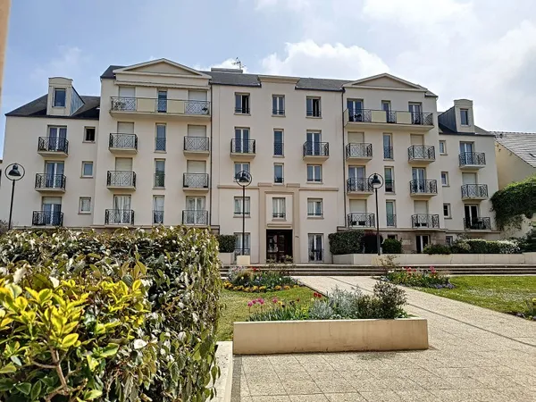 LOUE Appartement GRAND F2 , 7 mn de la gare à pieds