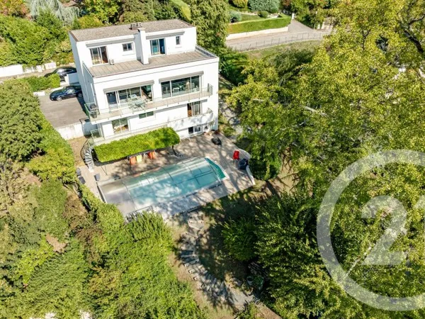 Maison 8 pièces 361 m²