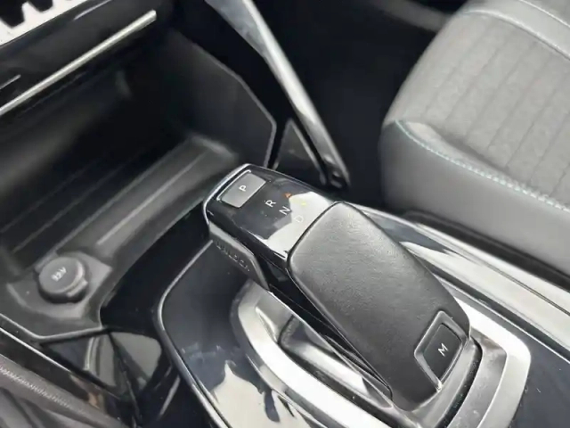 Peugeot 2008 puretech 130 s&amp;s eat8 — photo 14