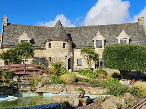 Maison 8 pièces 256 m²