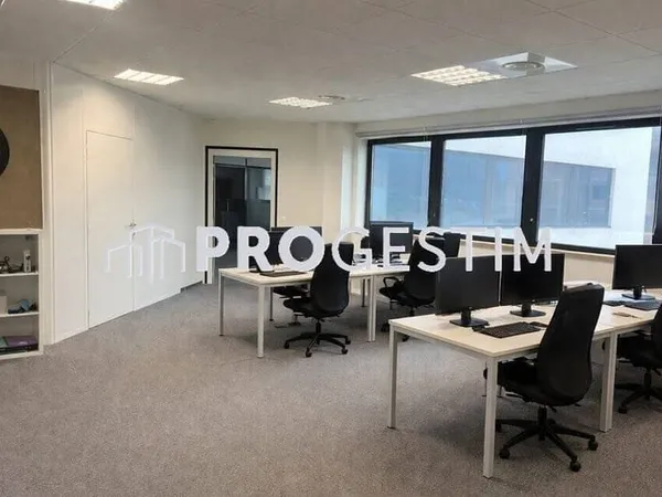 Bureau 247 m²