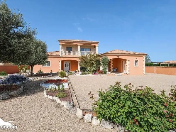 Maison 6 pièces 218 m²
