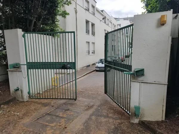 Vends parking - 24m²