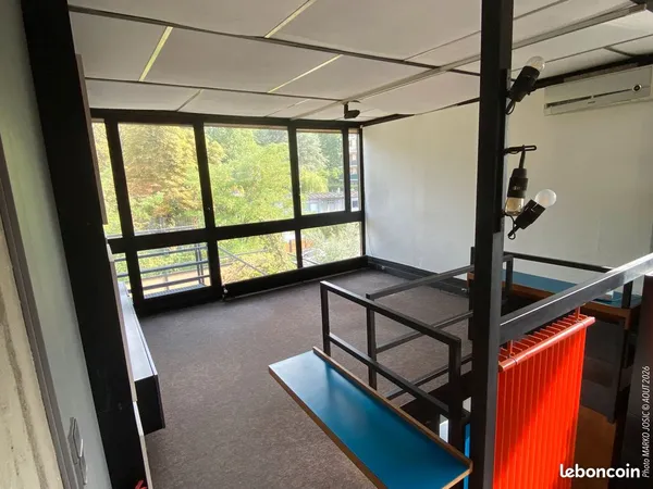 Magnifique espace paysager de 92 m2 style piranésien, climatisé et avec 2 places de parking privatif
