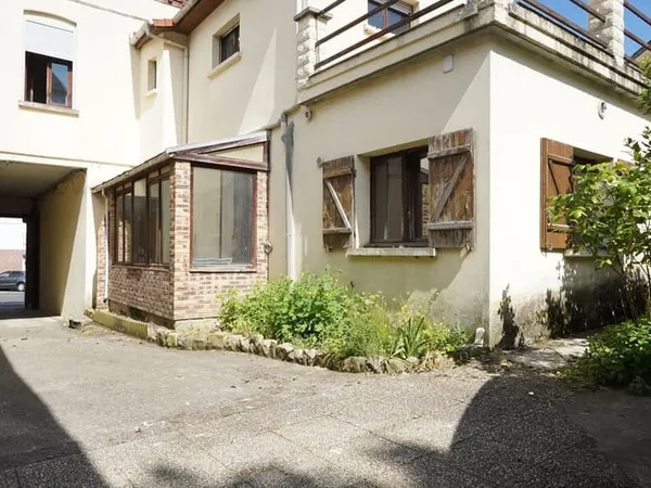 Maison 10 pièces 201 m²