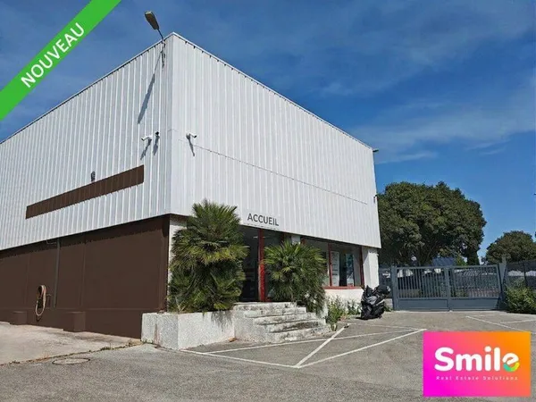 Entrepôt 1400 m²