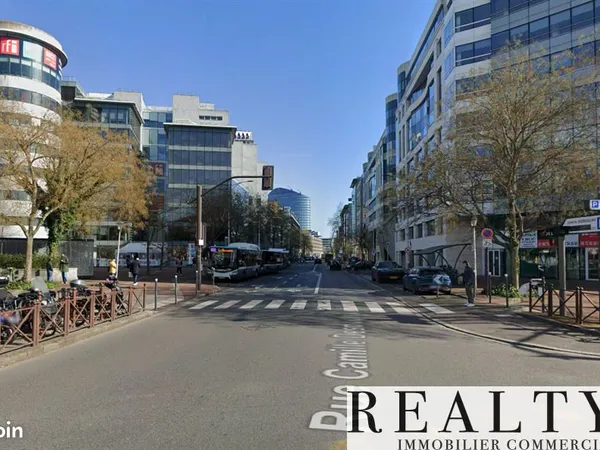 Local commercial 156 m²