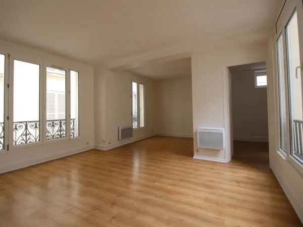 Bel appartement lumineux de 2 pièces au 2eme étage à 200 m du métro Louise Michel