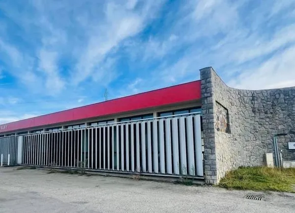 Local commercial 400 m²