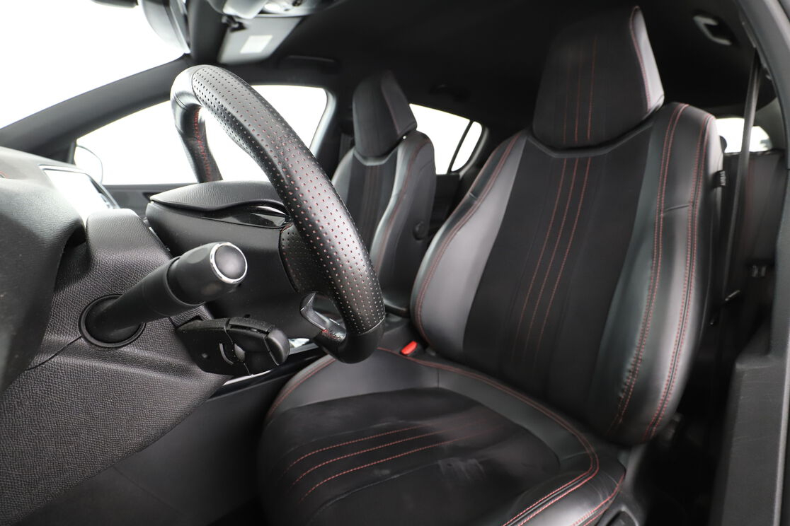 Peugeot 308 1.6 THP GT — photo 9