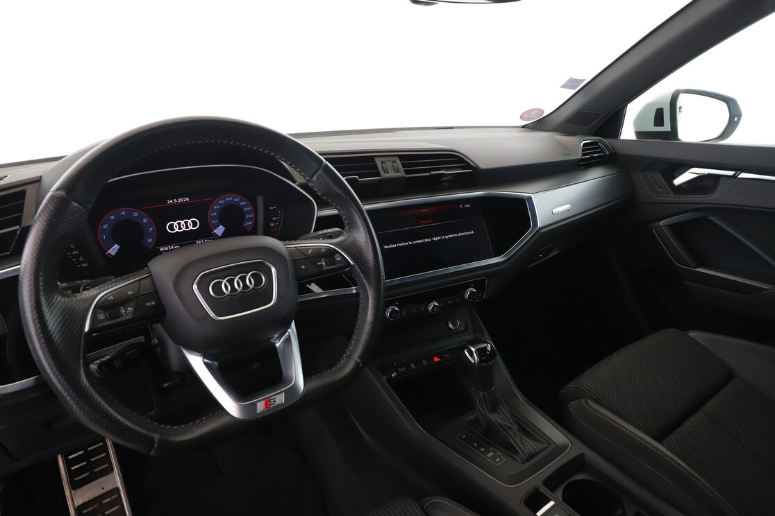Audi Q3 35 TFSI S Line S Tronic 7 — photo 10