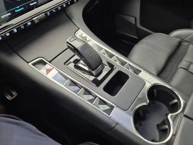 Ds Ds 7 ds7 crossback hybride 300 e-tense eat8 4x4 — photo 28