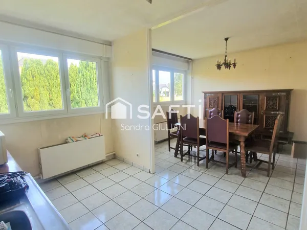 Maison avec 4 chambres, jardin et garage aux portes des frontières !