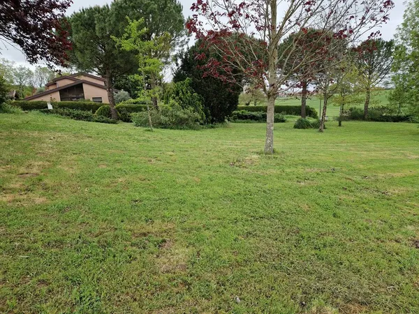 Terrain viabilisé 1072 m² - Aureville - Vue sur les Pyrénées