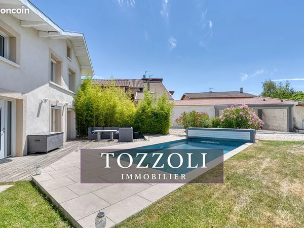 Maison 7 pièces 215 m²