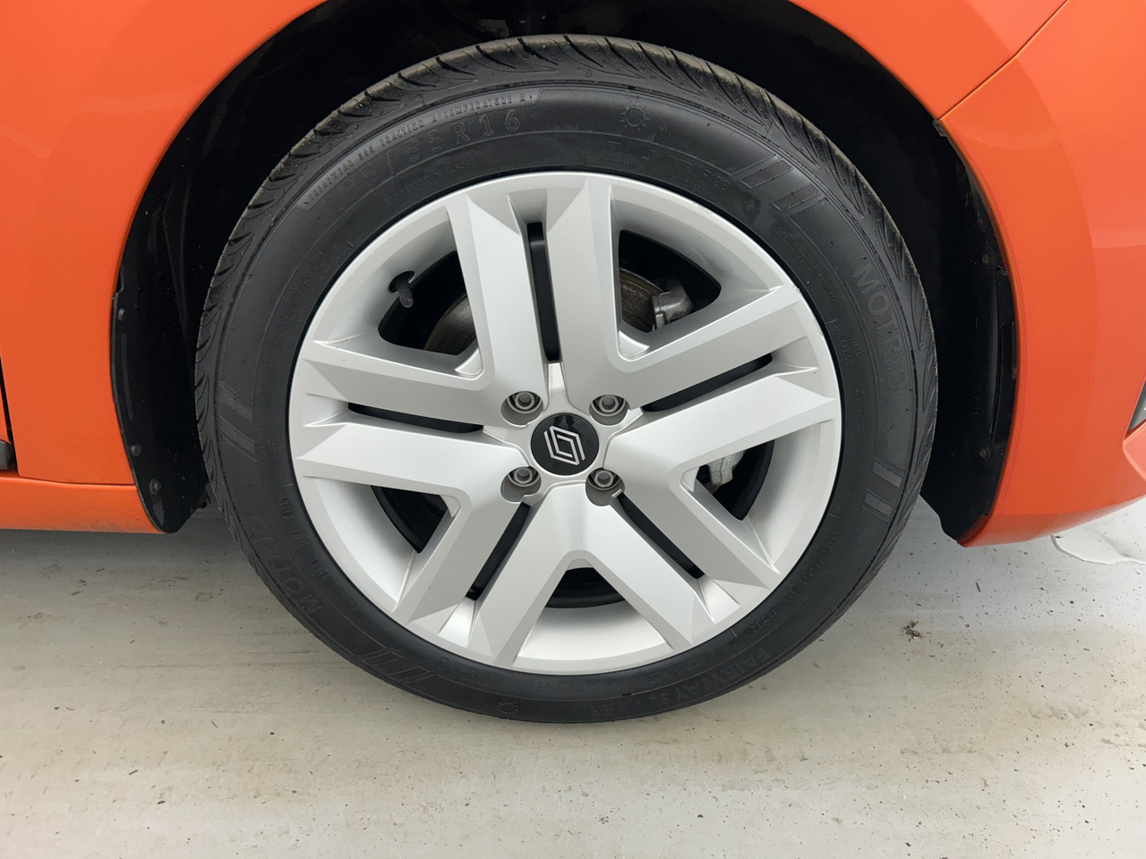 Renault Clio 5 — photo 27