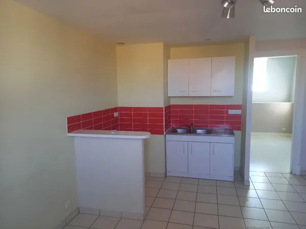 Clamecy f2 / 36m2/ 270 euros