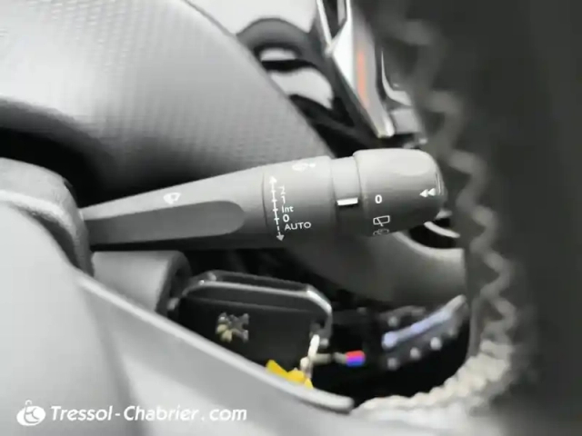 Peugeot 2008 puretech 130ch s&amp;s eat6 allure — photo 17
