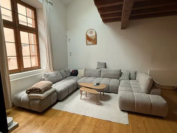 Loué maison de ville meublée