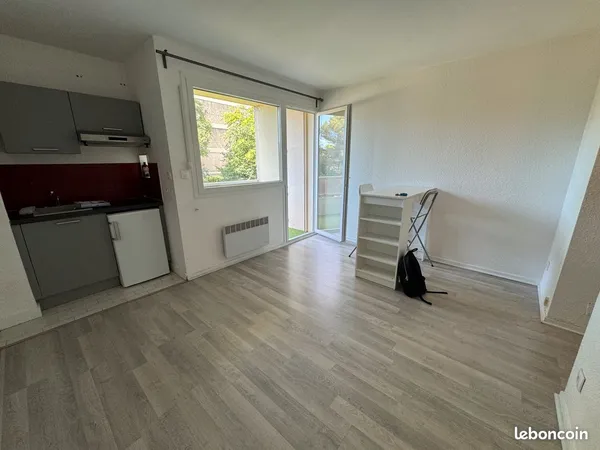 Studio non meublé NIMES quartier MONTAURY très bon état