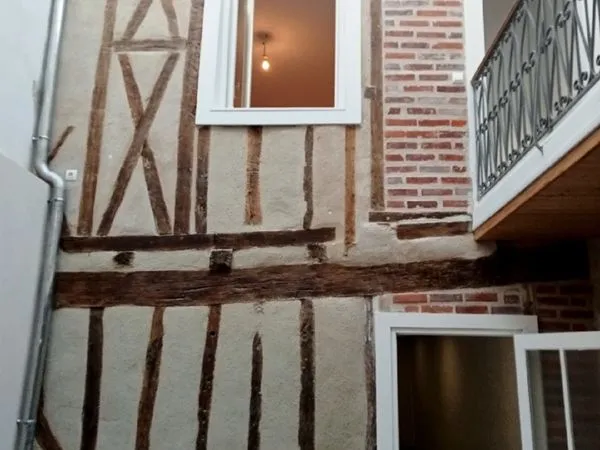 Maison- plein centre ville MIRANDE