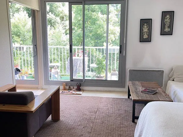 Studio meublé 33m2 au calme dans parc prés du lac