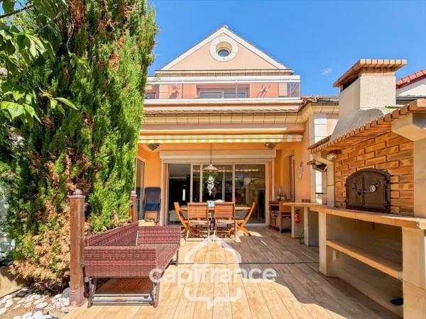 Maison 7 pièces 263 m²