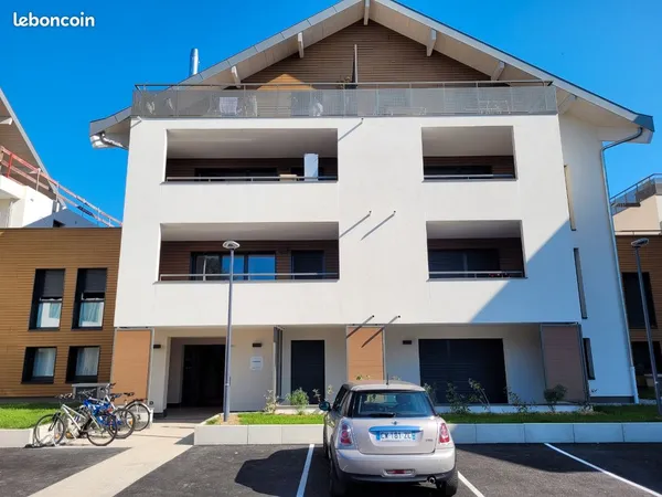 T2 43m2 meublé grande terrasse cave 2 places de parking sécurisées