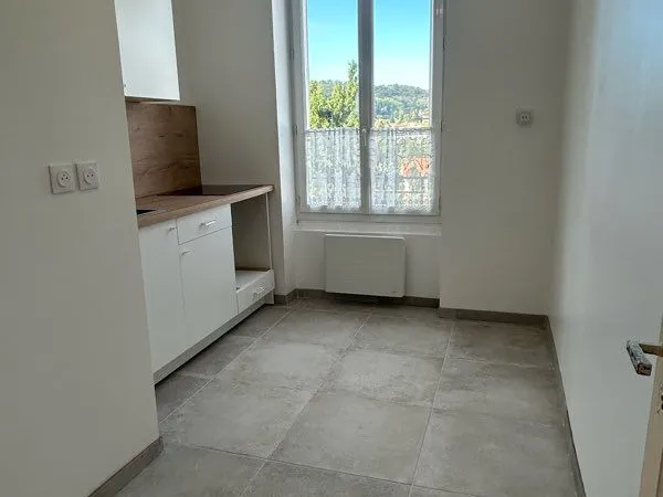 T3 rénové de 76m2, 4eme étage, balcon et loggia vue dégagée