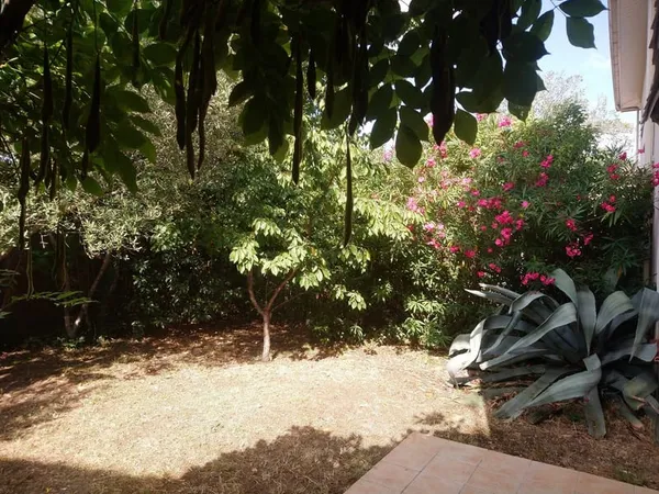 Maison T4 meublée avec garage et jardin au calme, proche cen