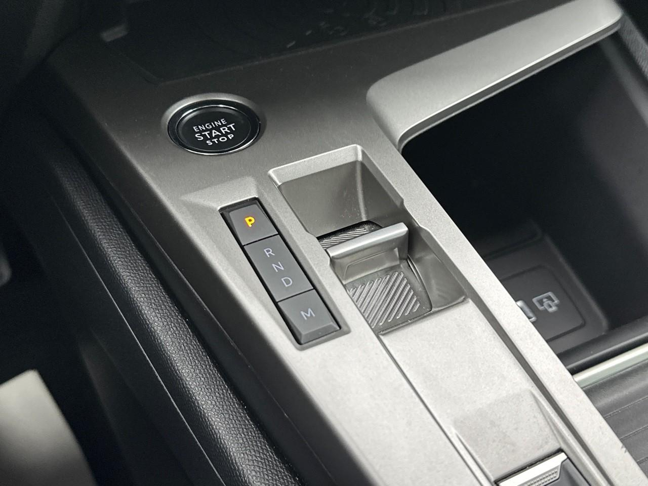 Peugeot 308 hybrid 145 e-dcs6 allure — photo 29
