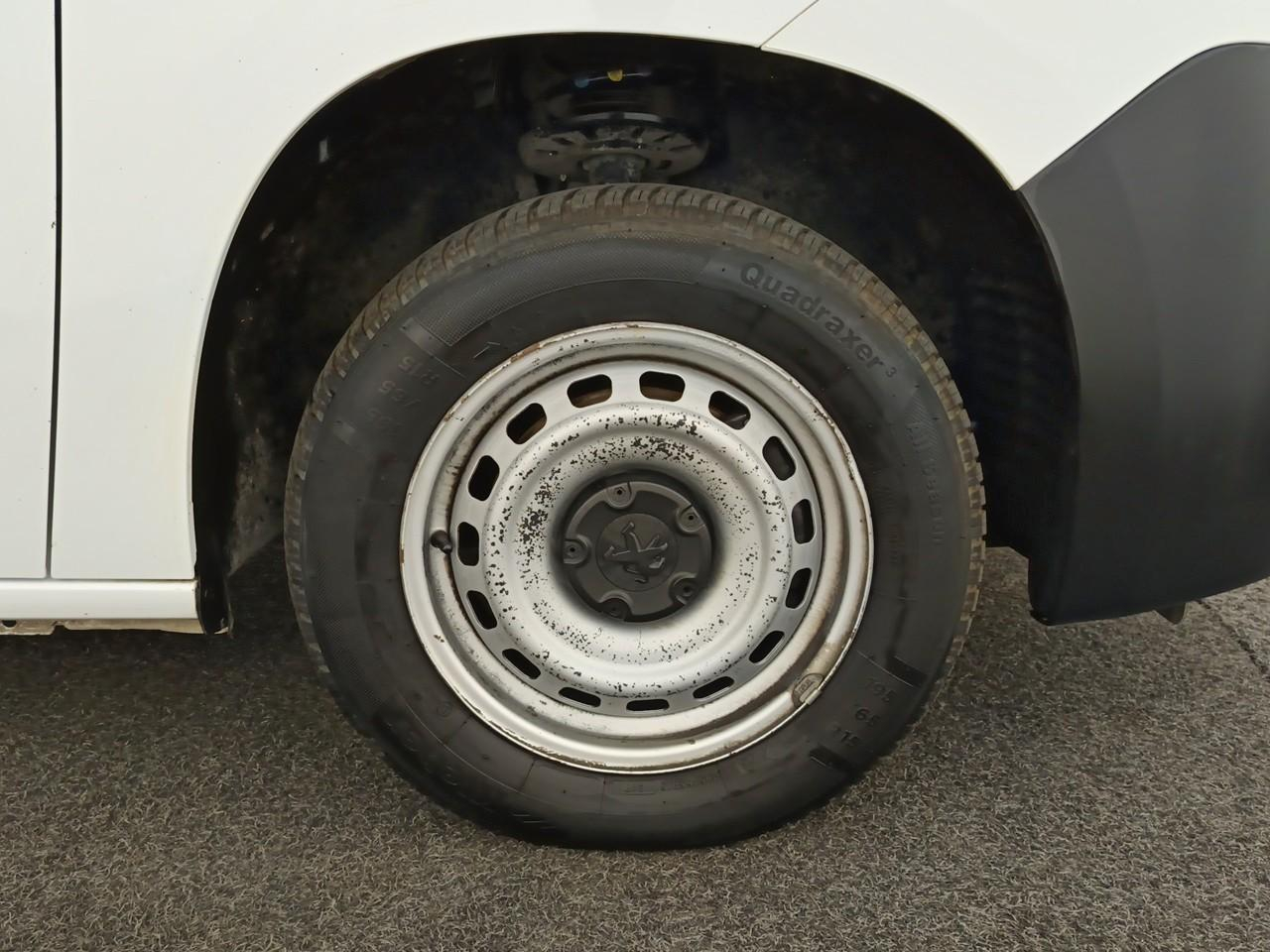 Peugeot Partner fourgon standard 650 kg bluehdi 100 s&s bvm6 premi — photo 11