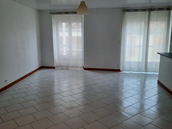 🏠 Grand T4 105m² - non meublé 📍Hyper-centre Cognac - Libre de suite