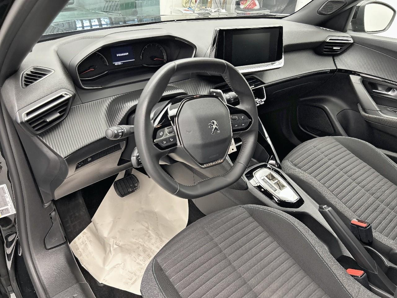 Peugeot 2008 puretech 130 s&s eat8 style — photo 9