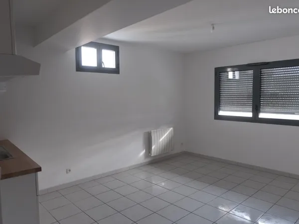 P2 33 m2 - lumineux - calme - quartier jardins fontaine Nîmes - libre octobre 2026