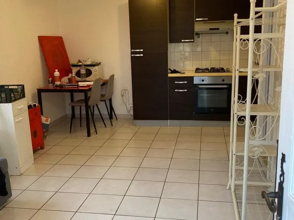 POUR PERSONNE SEULE t2 meuble a la campagne dans maison de village AGE